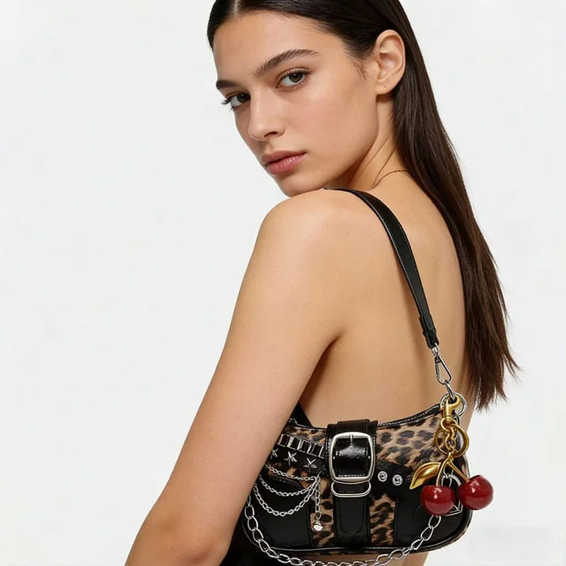 Y2K Gothic Punk Shoulder Bag for Women – Black & Red Chain Hobo Purse with Star Studs, Buckle & Heart Detail, Retro Underarm Handbag
